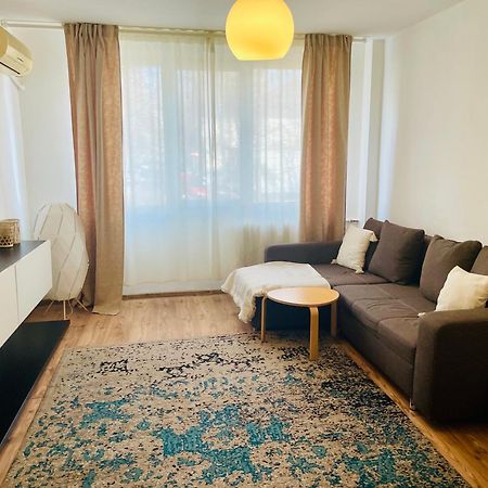Thias Apartment -Parter, Langa Spitalul Marie Curie Boekarest Buitenkant foto