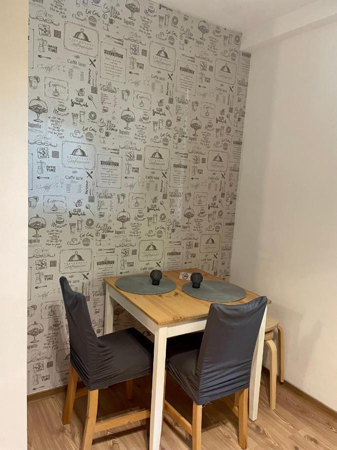 Thias Apartment -Parter, Langa Spitalul Marie Curie Boekarest Buitenkant foto